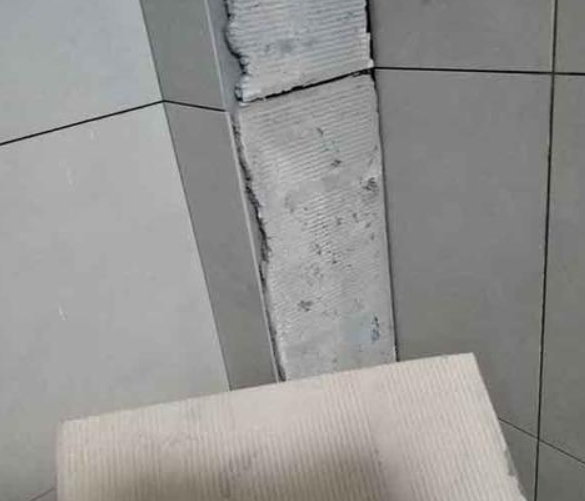 禹会瓷砖空鼓维修公司分享下厨房瓷砖脱落的补救措施。